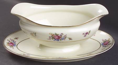 Queen's Rose Smooth #4416 Gravy Boat with Attached Underplate