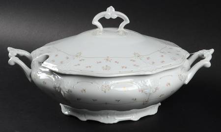 Royal Rouge Round Covered Vegetable