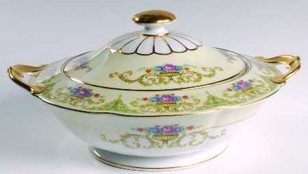 The Shannon (Cream Border) Round Covered Vegetable
