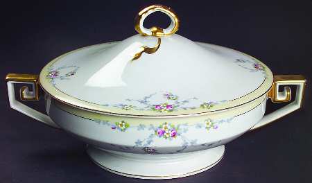 Studio Round Covered Vegetable