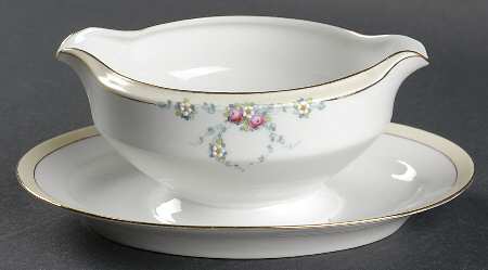 Studio Gravy Boat with Attached Underplate