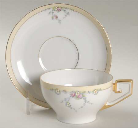 Studio Oversized Cup & Saucer Set