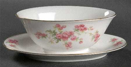 Trellis Gravy Boat with Attached Underplate