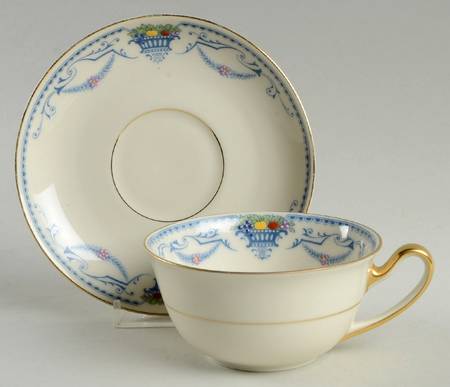 The Tulsa Flat Cup & Saucer Set