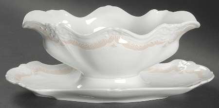 Veronique Gravy Boat with Attached Underplate