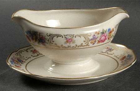Wettin (Smooth) Gravy Boat with Attached Underplate