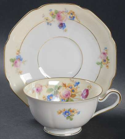 The Wilton Oversized Cup & Saucer Set
