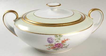 Wilton Round Covered Vegetable
