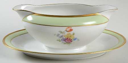 Wilton Gravy Boat with Attached Underplate