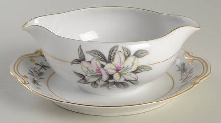 Azalea Gravy Boat with Attached Underplate
