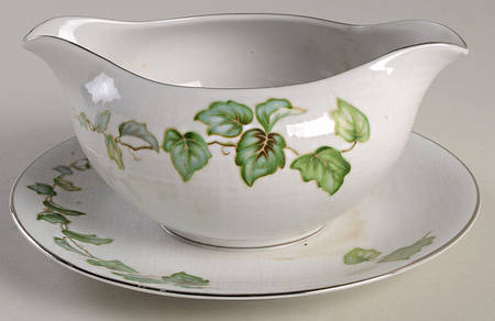 Virginia Gravy Boat with Attached Underplate