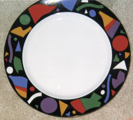 Trylon (Black Rim) Dinner Plate