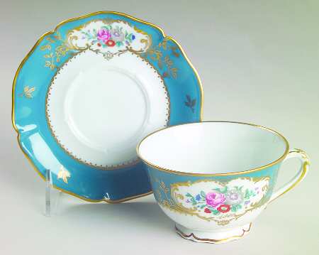 Duplessis Footed Cup & Saucer Set