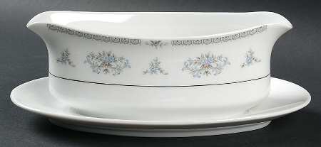 Ashley Gravy Boat with Attached Underplate