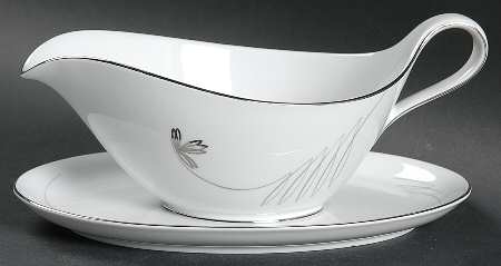 Caprice Gravy Boat with Attached Underplate