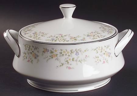 Heather Round Covered Vegetable