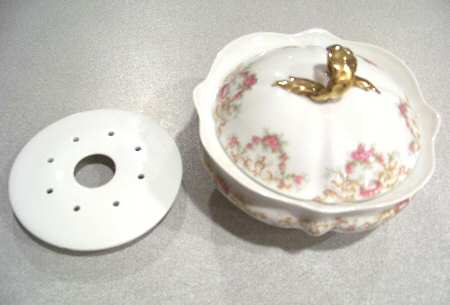 4290 Round Covered Butter with Strainer