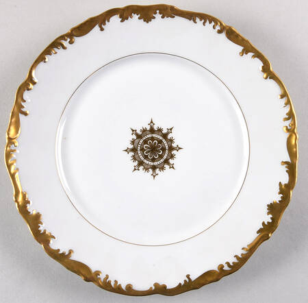6537 Luncheon Plate