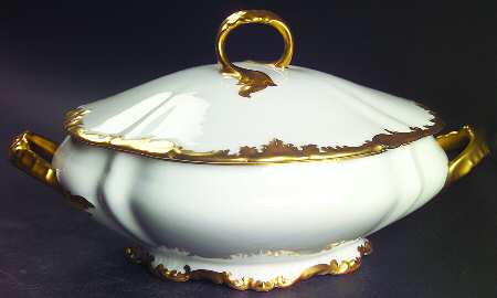 6537 Oval Covered Vegetable