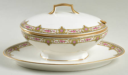 6892 Gravy Boat w/Attached Underplate & Lid