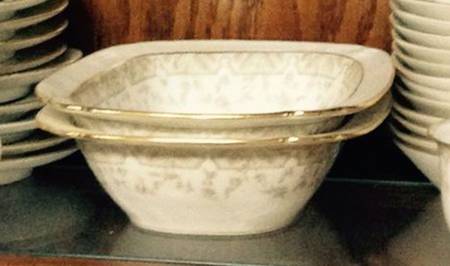 TRV101 9" Oval Vegetable Bowl