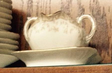 TRV101 Gravy Boat with Attached Underplate