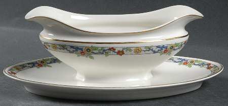 TRV12 Gravy Boat with Attached Underplate
