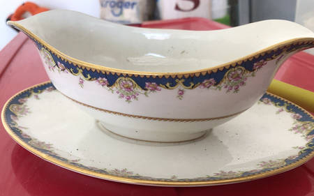 TRV14 Gravy Boat with Attached Underplate