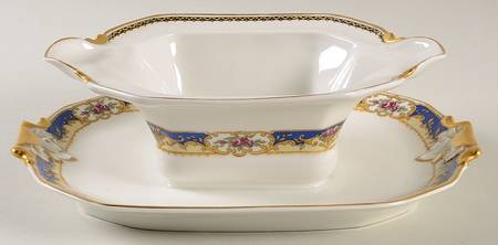 TRV16 Gravy Boat with Attached Underplate by Tressemanes & Vogt