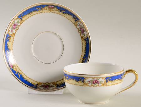 TRV16 Flat Cup & Saucer Set
