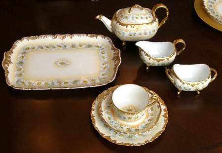 TRV18 Teapot & Lid