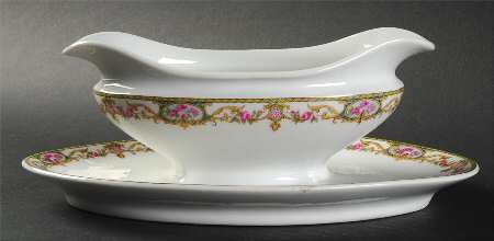 TRV38 Gravy Boat with Attached Underplate