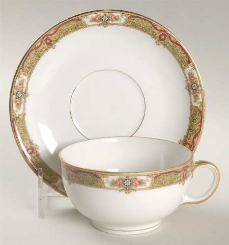 TRV4 Flat Cup & Saucer Set by Tressemanes & Vogt