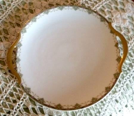 TRV67 Handled Cake Plate