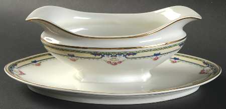 TRV78 Gravy Boat with Attached Underplate