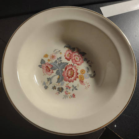 1915 9" Round Vegetable Bowl