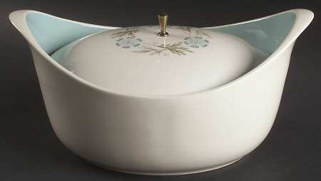 Bridal Wreath 1.5 Quart Oval Covered Casserole