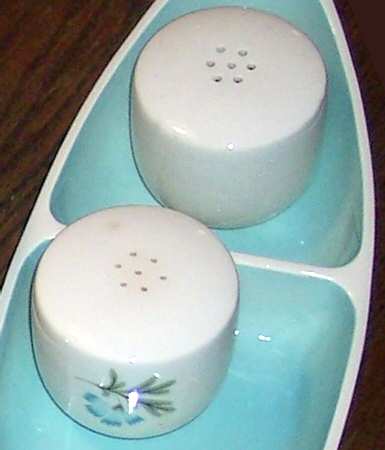 Bridal Wreath Salt & Pepper Set