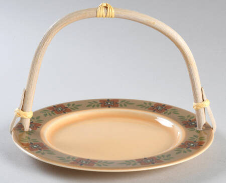 Casa Madrid 5 3/8"-5 5/8" Bamboo Handled Serving Plate  HC
