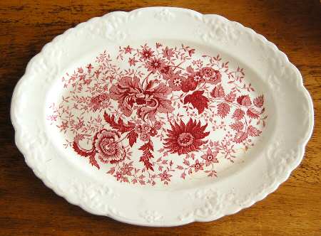 Center Bouquet Red (Fairway Shape) 13" Oval Serving Platter