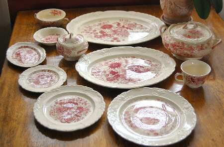 Center Bouquet Red (Fairway Shape) 14" Oval Serving Platter
