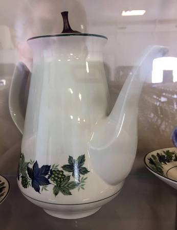Greenbriar Coffee Pot & Lid
