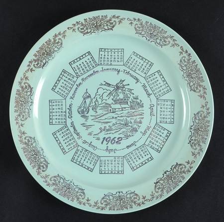 Luray Pastels Surf Green "1962" Calendar Plate