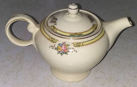 TST11 Teapot & Lid