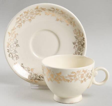 TST131 Footed Cup & Saucer Set