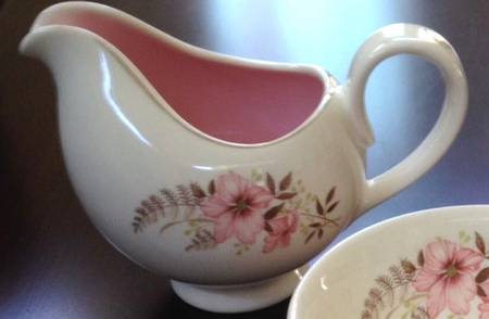 TST163 Gravy Boat with Attached Underplate
