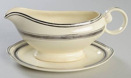 TST247 Gravy Boat & Underplate