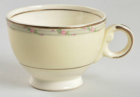 TST257 Footed Cup