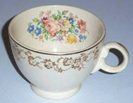 TST266 Footed Cup
