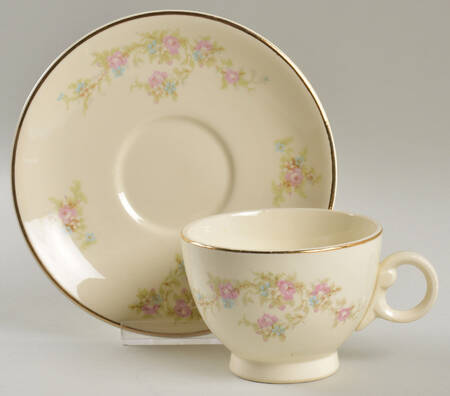 1697 (Smooth) Footed Cup & Saucer Set